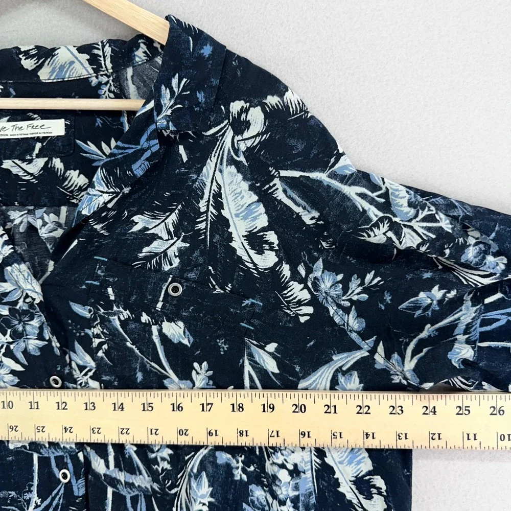 We The‎ Free Hawaiian Shirt Womens M Blue Button Up Oversized Beach Vacation